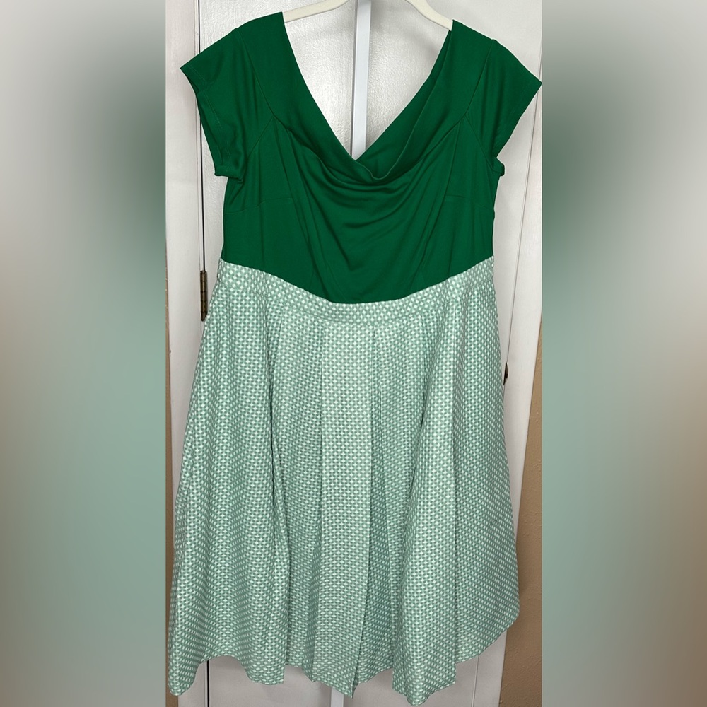 ModCloth NWT 1X Emerald Green Retro Fit Flare Holiday Dress Pockets